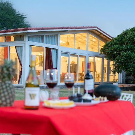Stayvista At Idyllic Farmhouse - A Glasshouse With Outdoor Pool Гургаон Экстерьер фото