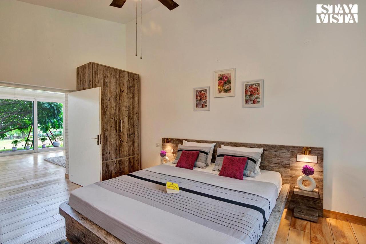 Stayvista At Idyllic Farmhouse - A Glasshouse With Outdoor Pool Гургаон Экстерьер фото