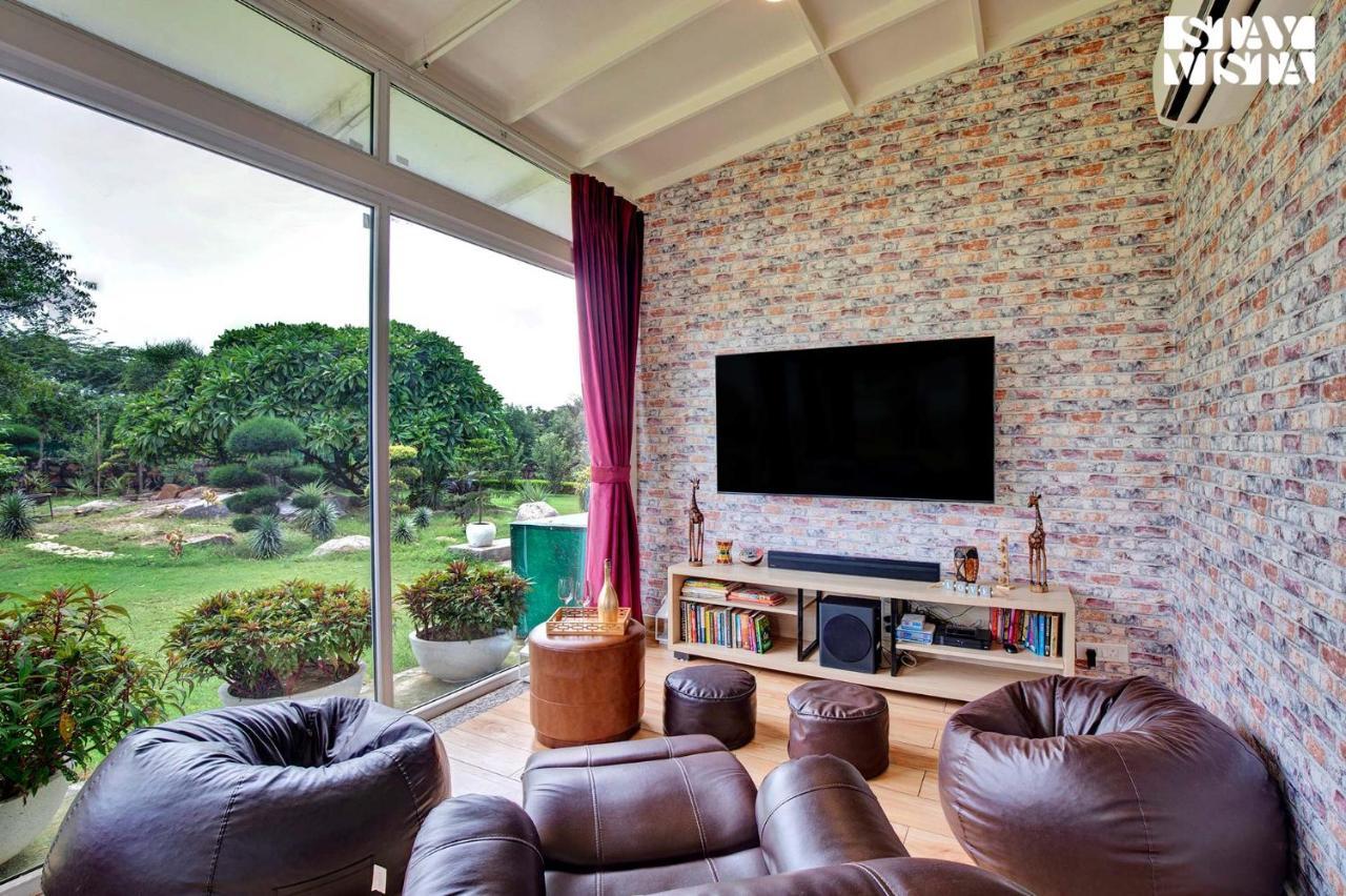 Stayvista At Idyllic Farmhouse - A Glasshouse With Outdoor Pool Гургаон Экстерьер фото