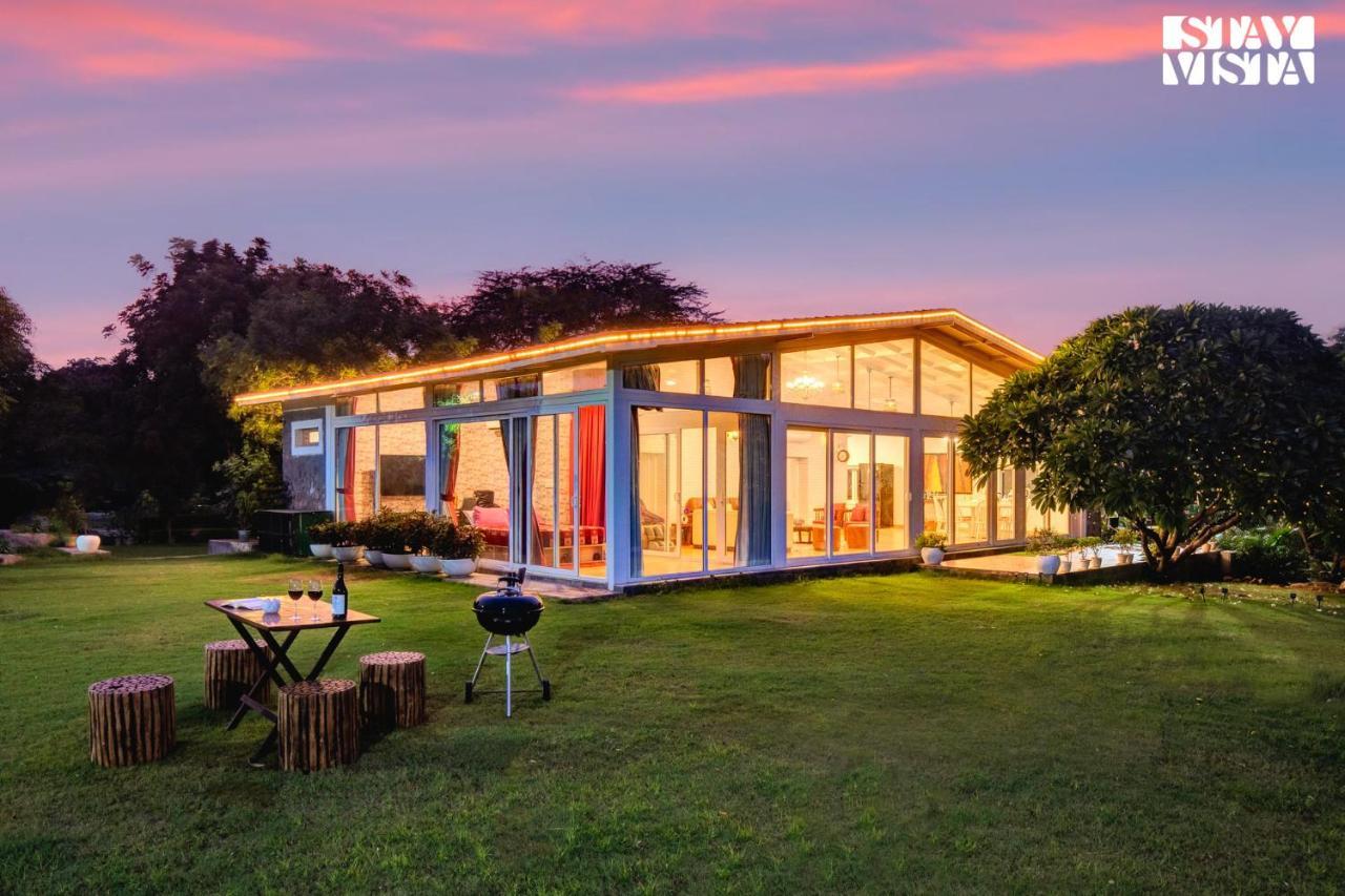 Stayvista At Idyllic Farmhouse - A Glasshouse With Outdoor Pool Гургаон Экстерьер фото