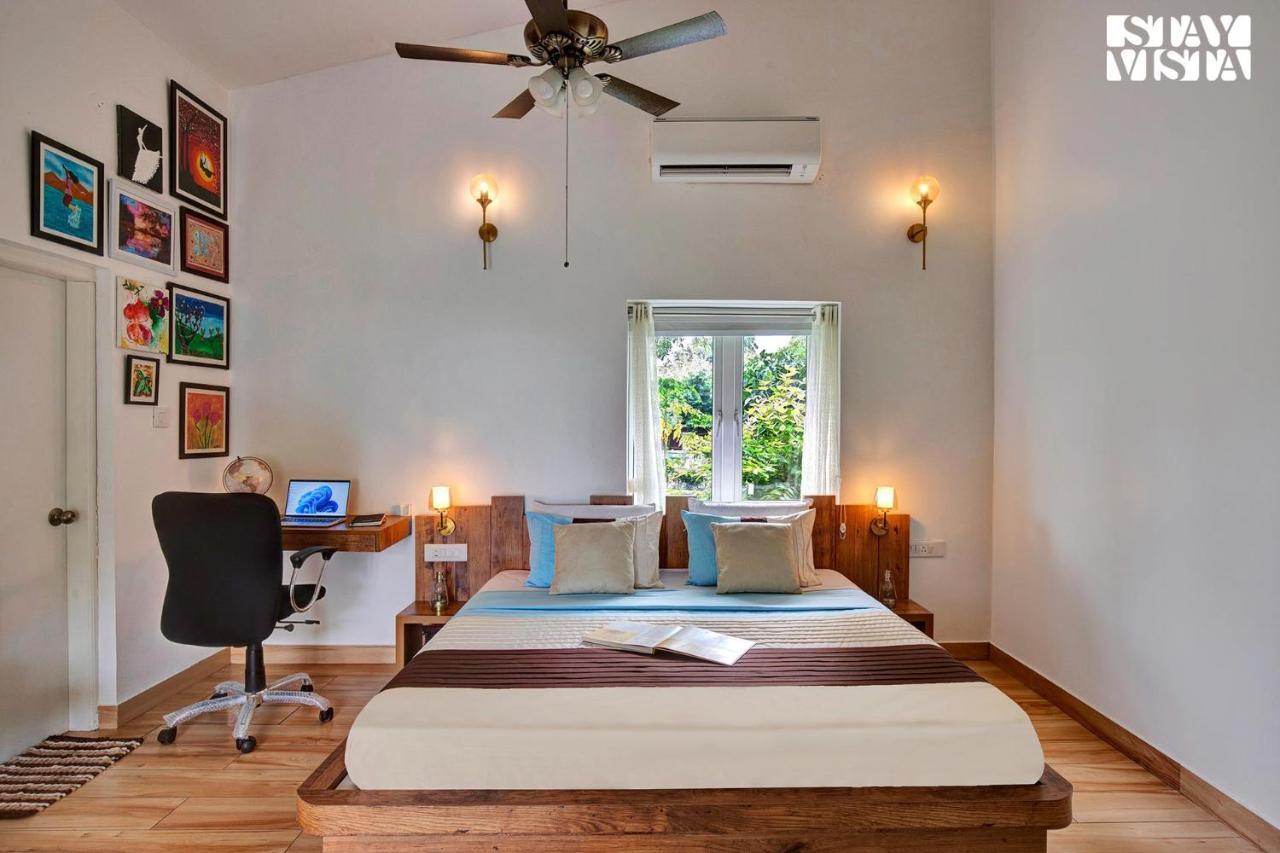 Stayvista At Idyllic Farmhouse - A Glasshouse With Outdoor Pool Гургаон Экстерьер фото