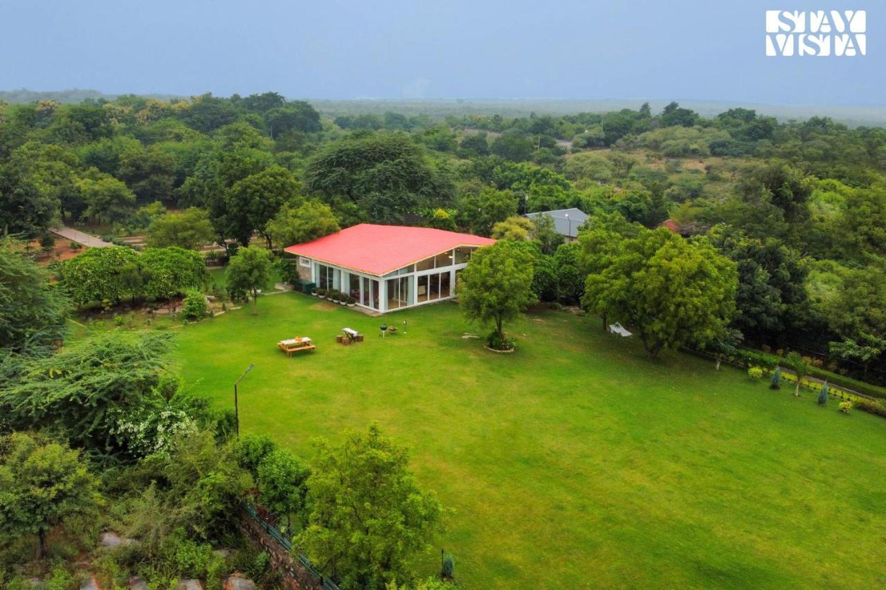 Stayvista At Idyllic Farmhouse - A Glasshouse With Outdoor Pool Гургаон Экстерьер фото