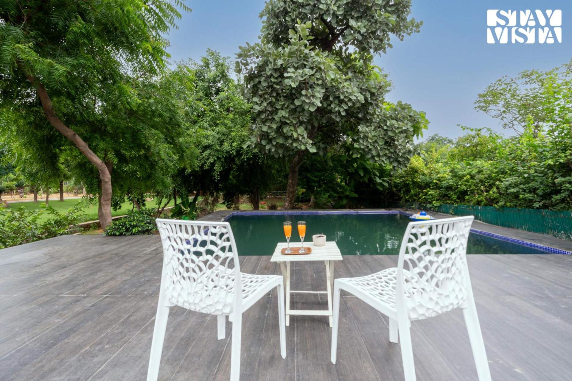 Stayvista At Idyllic Farmhouse - A Glasshouse With Outdoor Pool Гургаон Экстерьер фото